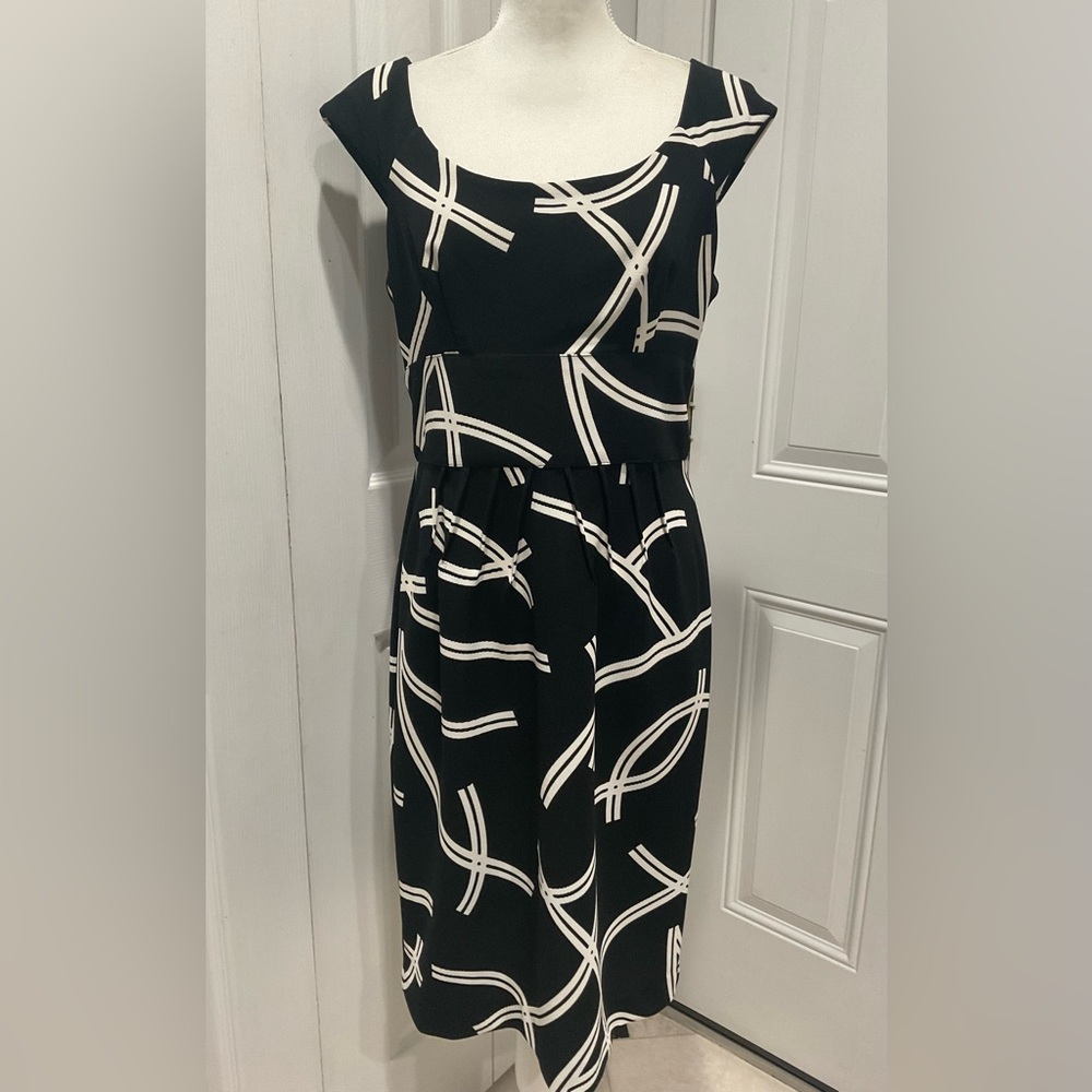 🌺🌺LONDON STYLE Women’s Black/White Knee Length Dress, Size 12